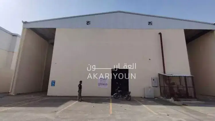 مستودع للإيجار في حي النظيم