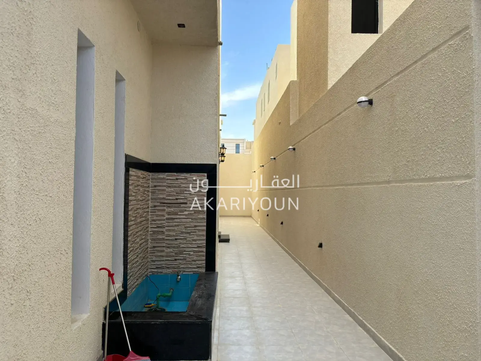 دور للبيع في حي الندوة