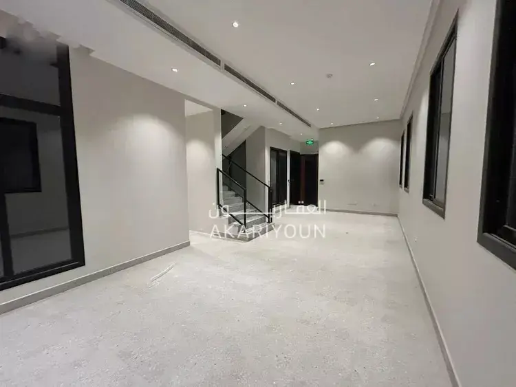 فيلا للإيجار في حي العارض