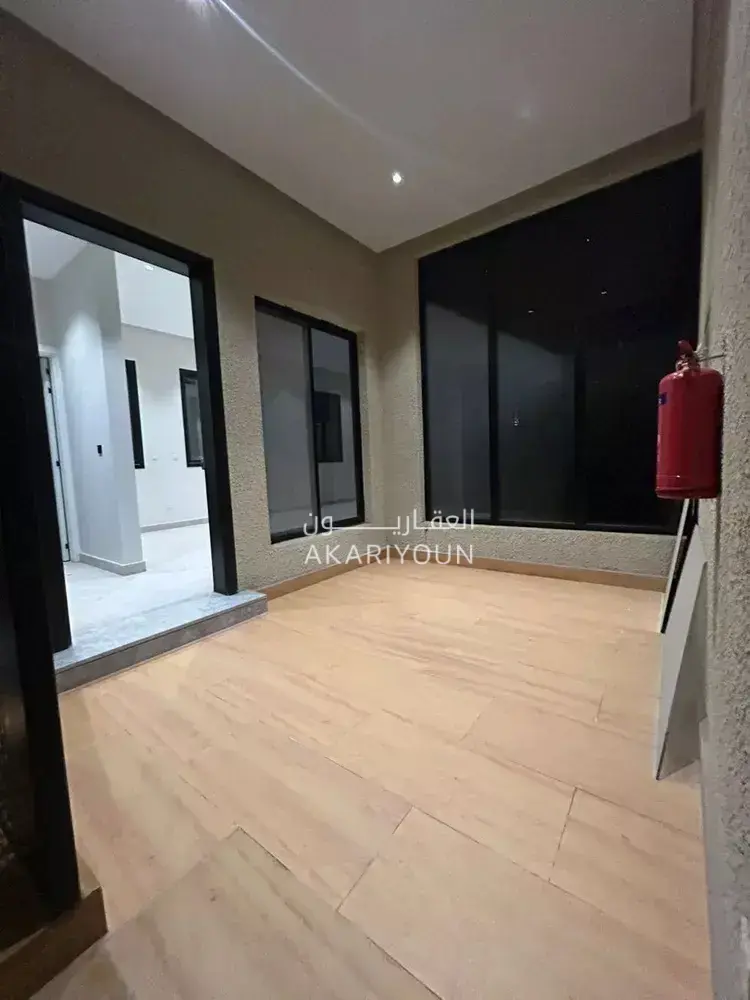 فيلا للإيجار في حي العارض