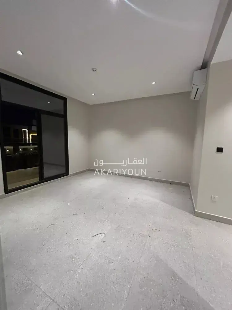 فيلا للإيجار في حي العارض