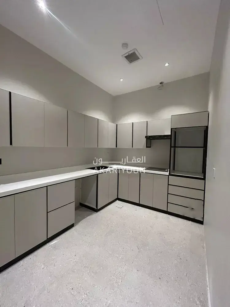 فيلا للإيجار في حي العارض