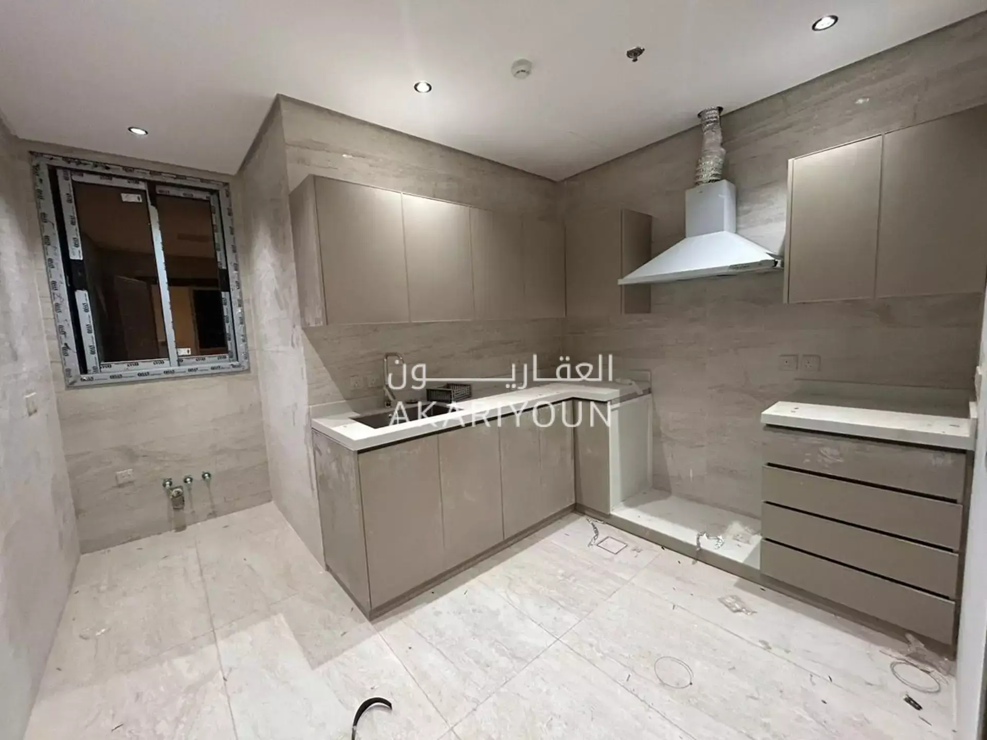 عمارة للإيجار في حي العارض