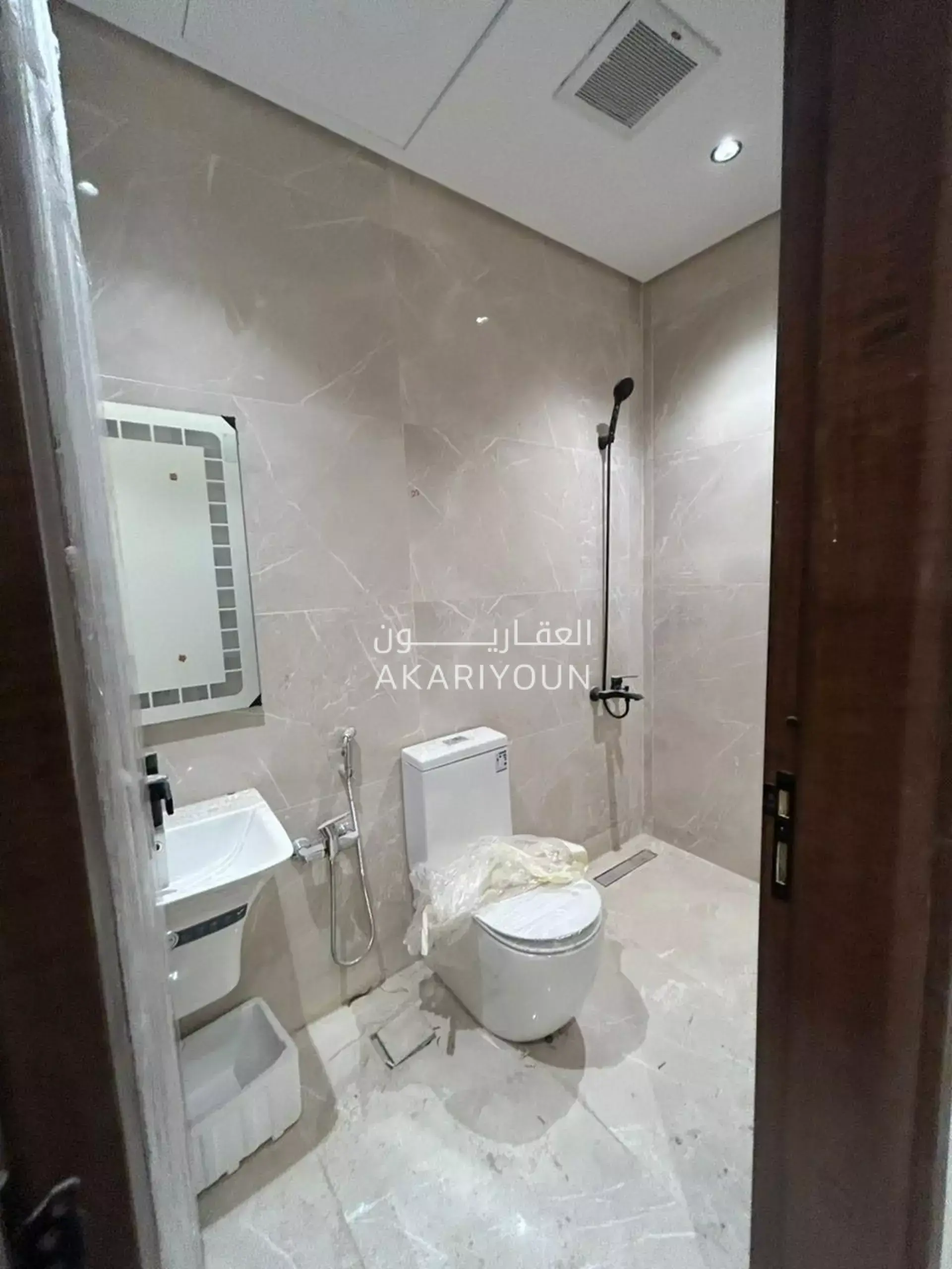 عمارة للإيجار في حي العارض