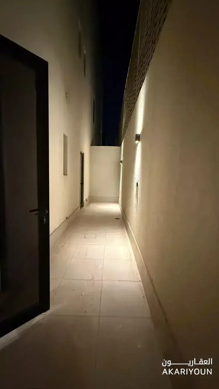 شقة للإيجار في حي العارض-2