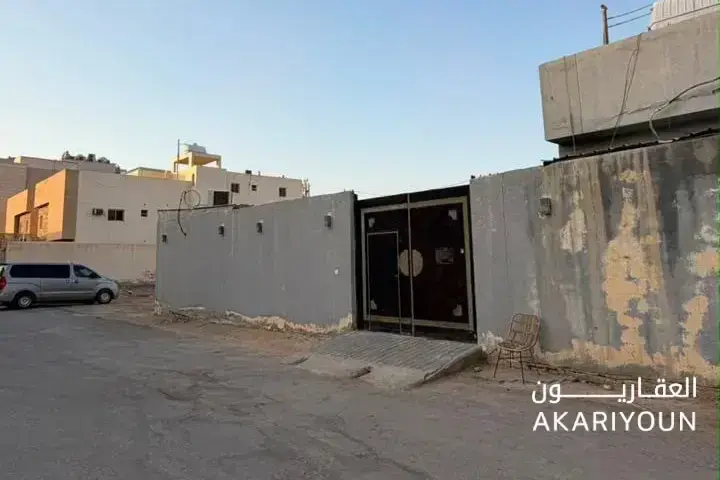عمارة للبيع في حي العارض