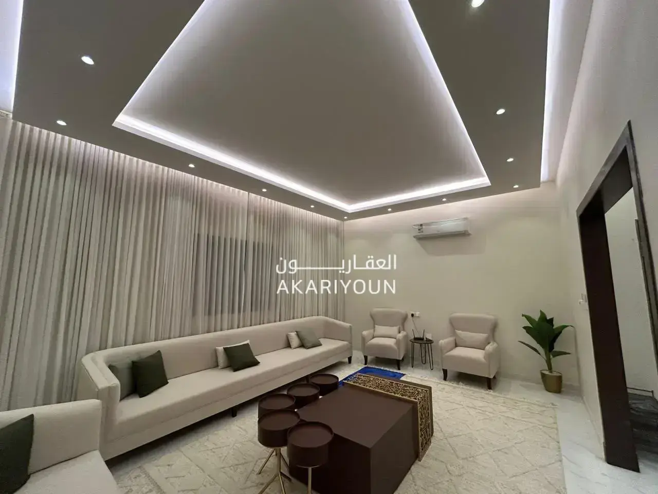 فيلا للإيجار في حي العارض-3