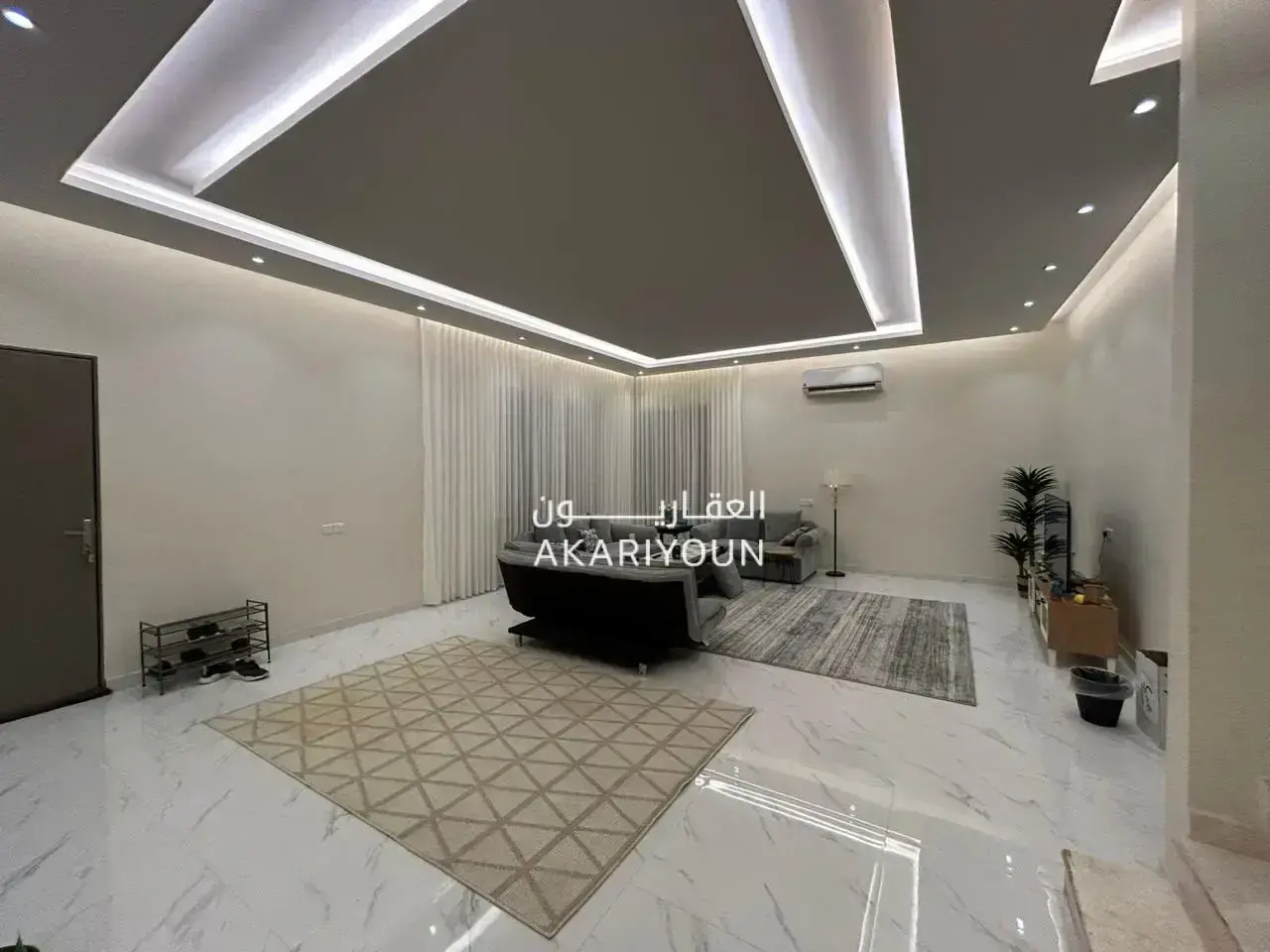 فيلا للإيجار في حي العارض-4