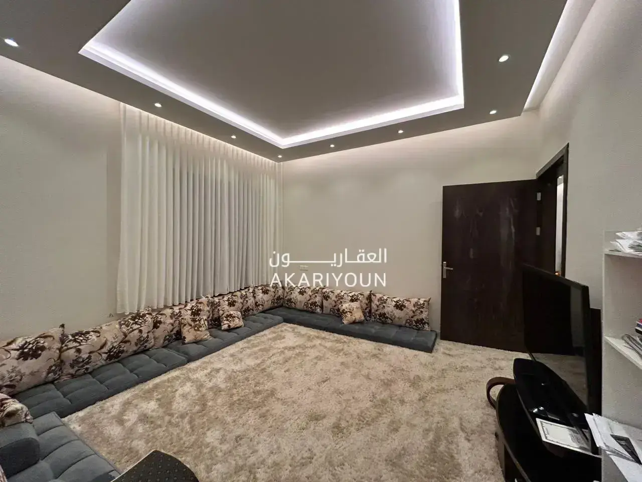 فيلا للإيجار في حي العارض-6