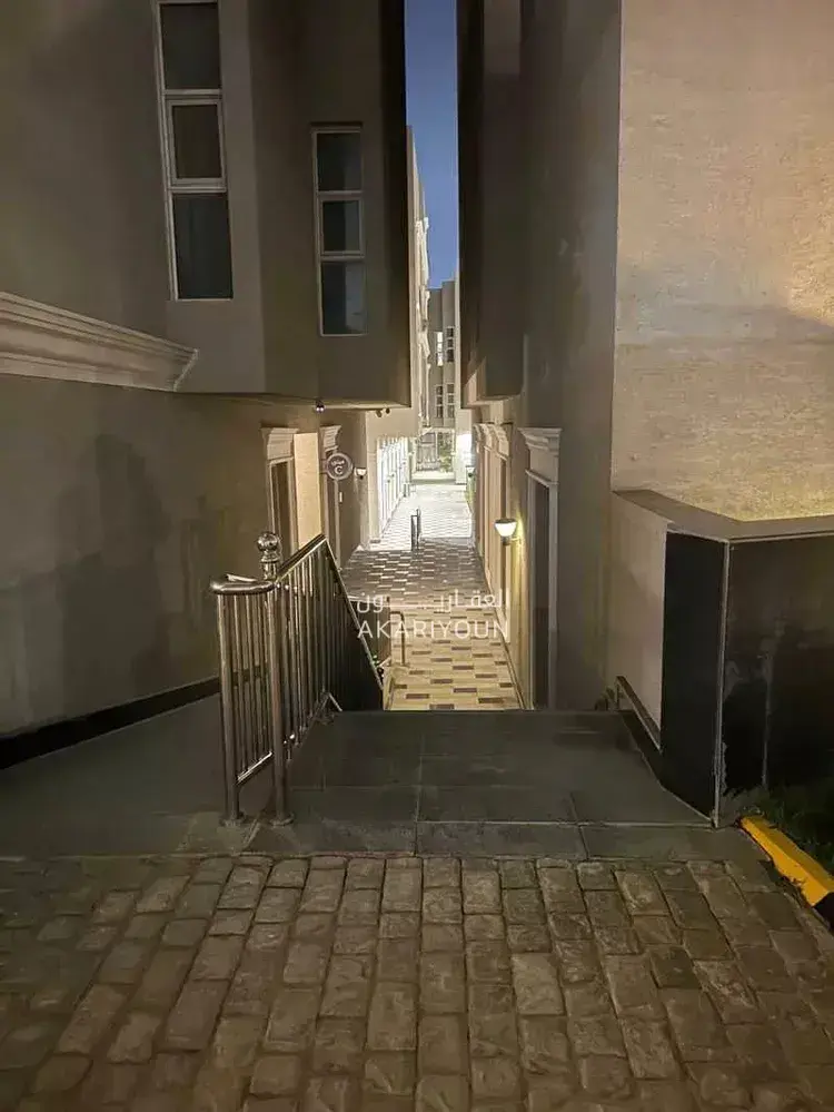 شقة للإيجار في حي الملقا-4